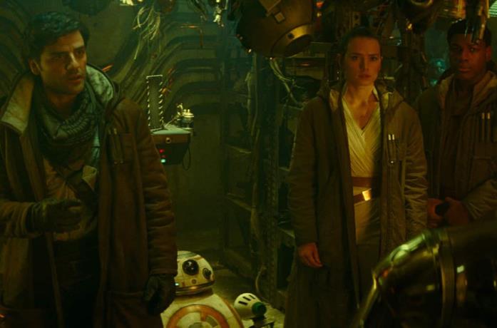 Rey e compagnia in un'immagine ufficiale di Star Wars: L'Ascesa di Skywalker,