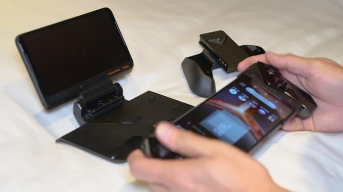 TwinView Dock 2 per Asus ROG Phone 2 La prova dei controller rimovibili per Asus ROG Phone 2