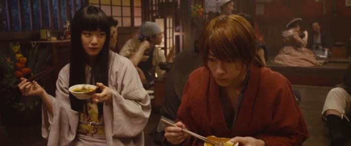 Emi Takei e Takeru Satō in Rurouni Kenshin Emi Takei e Takeru Satō nel film Rurouni Kenshin