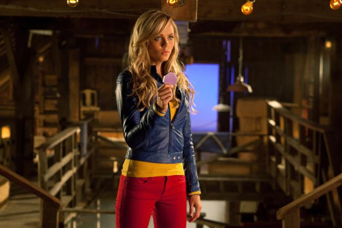 Laura Vandervoort nei panni di Kara in Smallville Laura Vandervoort Iin una scena di Smallville