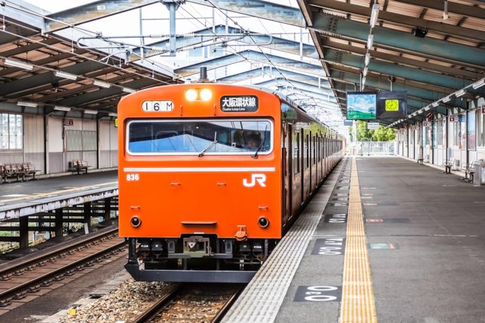 Un treno della JR West in attesa di partire