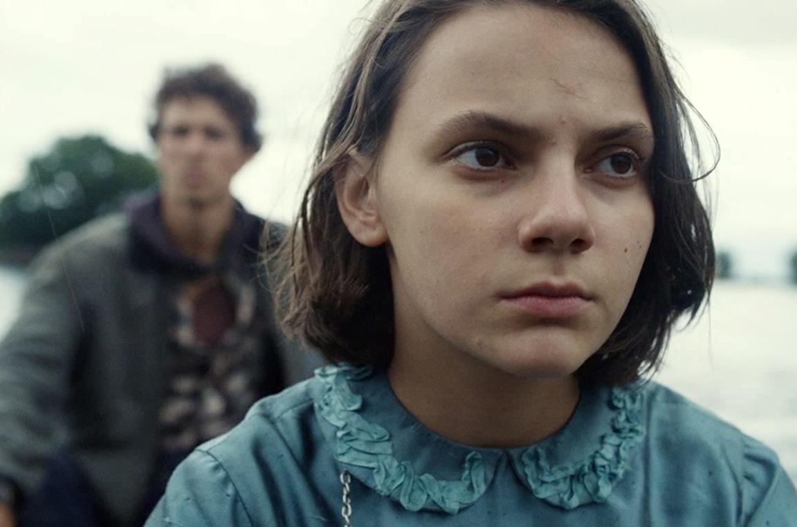 Dafne Keen è Lyra Belacqua
