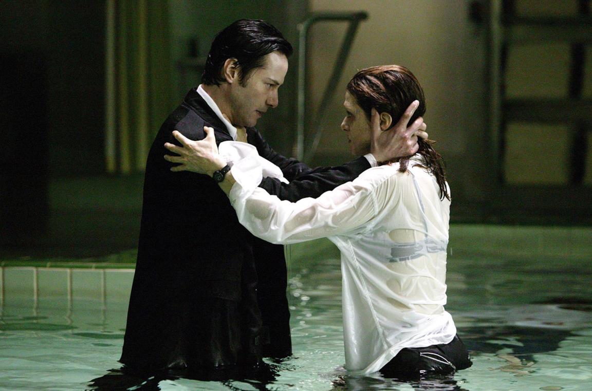 Keanu Reeves e Rachel Weisz in Constantine