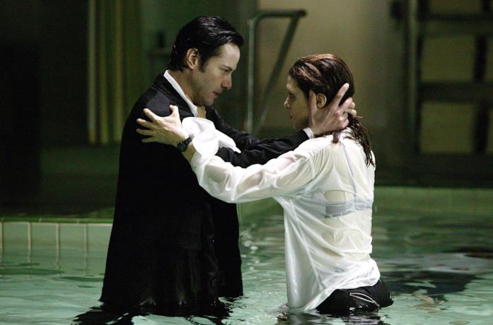 Keanu Reeves e Rachel Weisz in Constantine