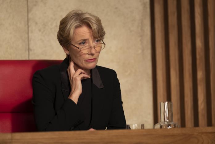 Emma Thompson nel film Il Verdetto