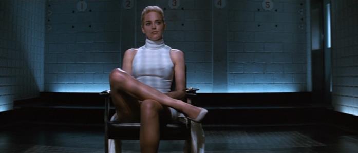 Basic Instinct: la scena dell'interrogatorio, tra retroscena ed eredità Sharon Stone nella scena dell'interrogatorio di Basic Instinct
