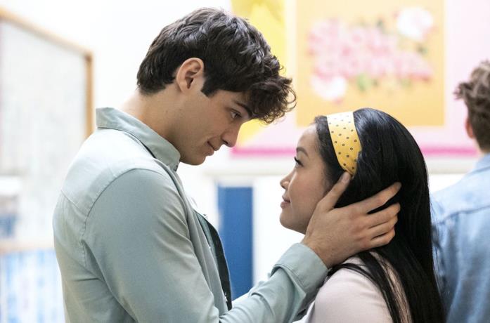 Noah Centineo e Lana Condor nel film Netflix