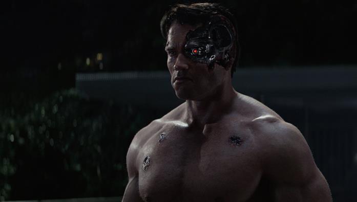 L'Arnold Schwarzenegger ringiovanito digitalmente nella scena di Terminator Genisys