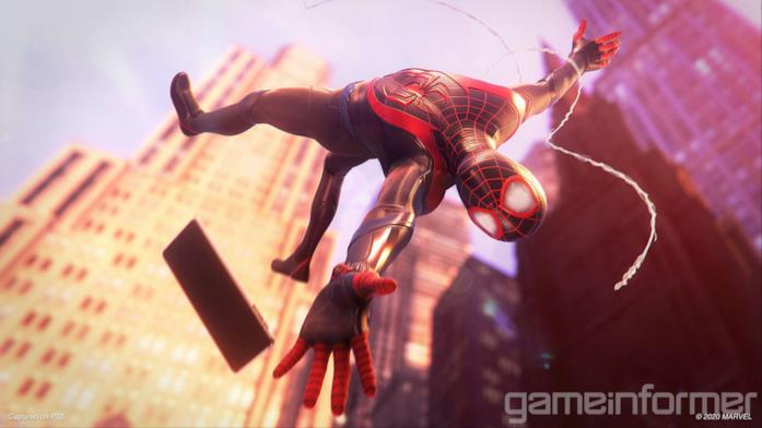 Miles Morales protagonista del gioco per PS5 e PS4 Miles Morales con il suo smartphone in Marvel's Spider-Man: Miles Morales