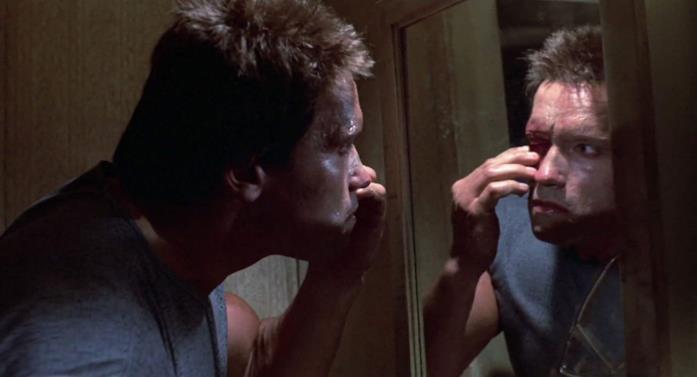 Arnold Schwarzenegger è il terribile cyborg di Terminator Il Terminator è interpretato da Arnold Schwarzenegger