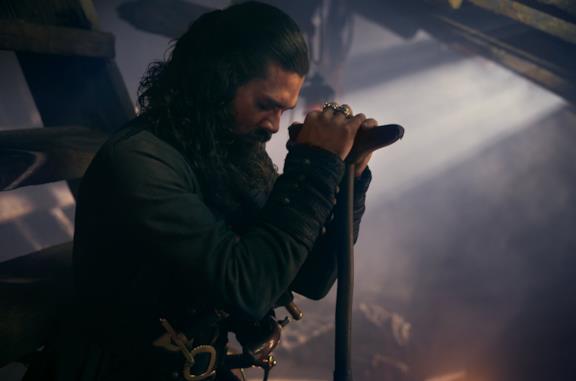 Long John Silver è interpretato da Luke Arnold in Black Sails