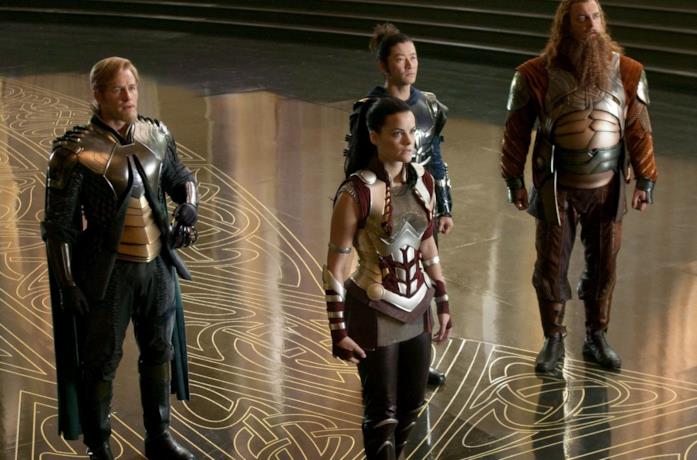 Josh Dallas, Tadanobu Asano, Jaimie Alexander e Ray Stevenson in Thor