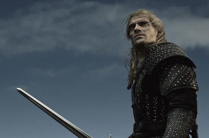 Un'immagine di Henry Cavill come Geralt di Rivia