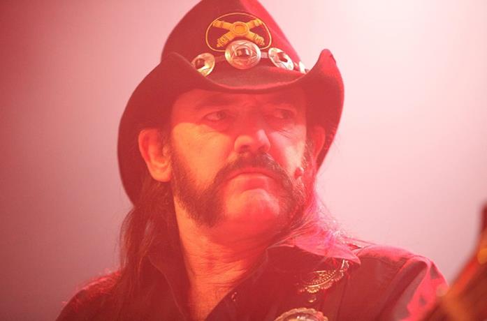 Un primo piano di Lemmy Kilmister