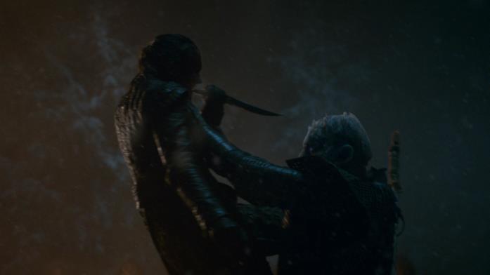 Game of Thrones: perché il Dragonglass può uccidere gli Estranei? Arya colpisce il Re della Notte, facendo terminare la Grande battaglia di Grande Inverno