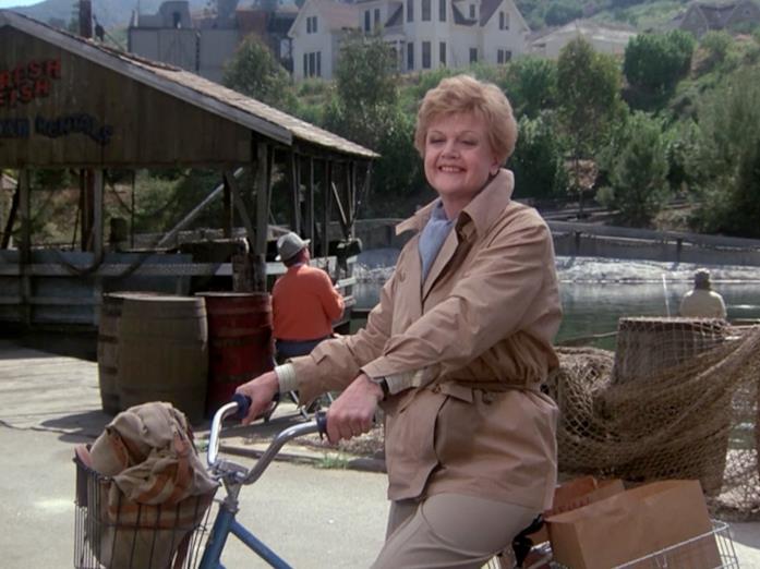 Jessica Fletcher si sposta quasi sempre con la sua amata bicicletta Un'immagine che ritrae Angela Lansbury in La signora in giallo