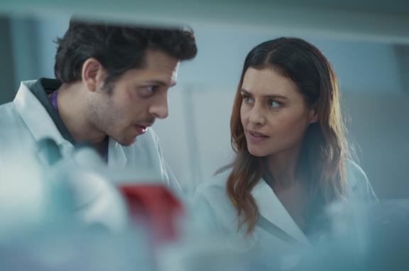 La coppia quasi perfetta, il libro da cui è tratta la serie Netflix (e le differenze tra i due)