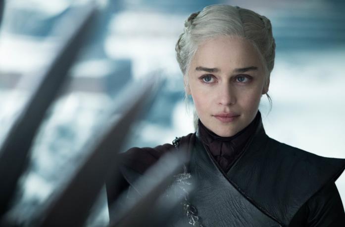 Emilia Clarke nell'episodio finale di Game of Thrones