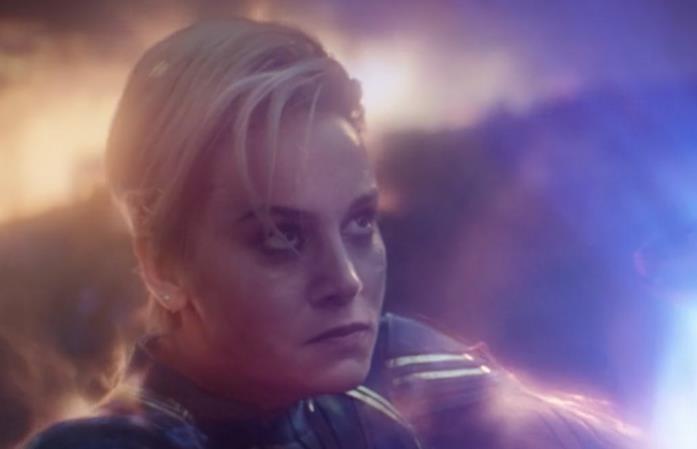 Carol Danvers rimane sempre giovane: come mai? Capitan Marvel con i capelli corti