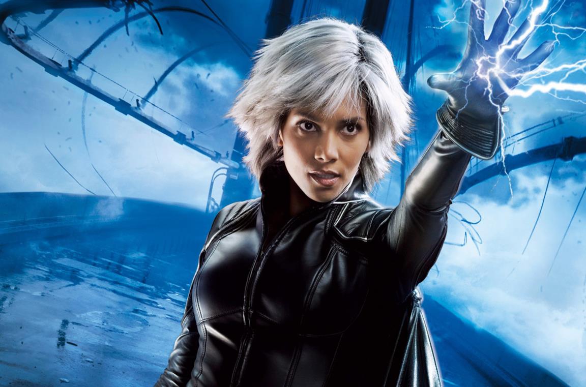 Un'immagine di Halle Berry come Tempesta