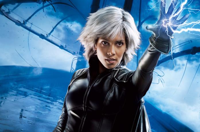 Un'immagine di Halle Berry come Tempesta