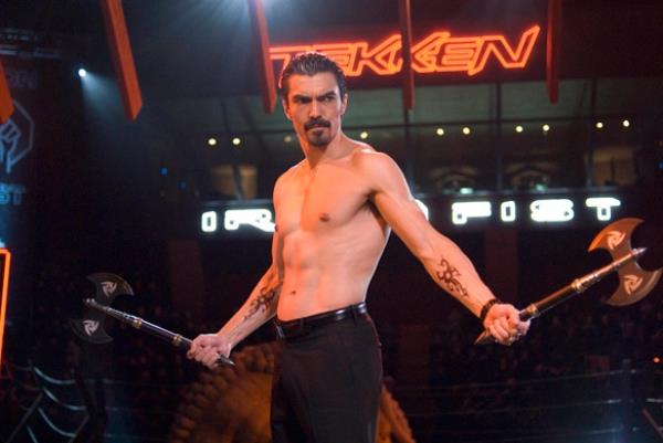 Ian Anthony Dale in Tekken Ian Anthony Dale in una scena di combattimento di Tekken