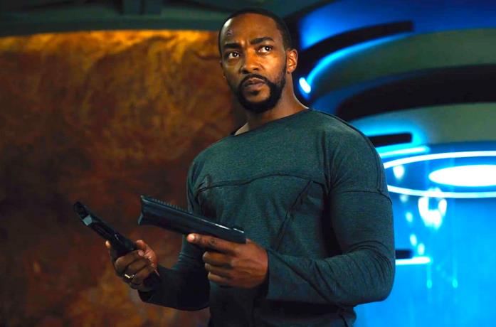 Anthony Mackie in una scena di Altered Carbon