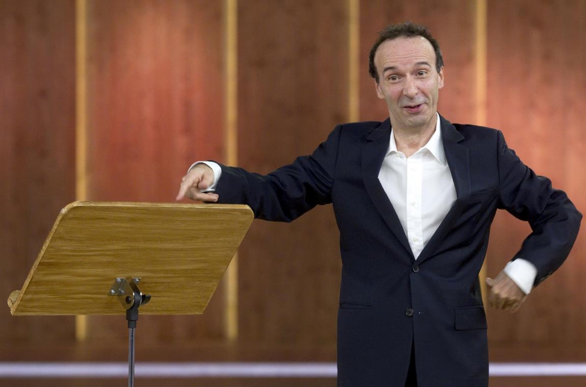 Roberto Benigni in scena nello spettacolo I dieci comandamenti