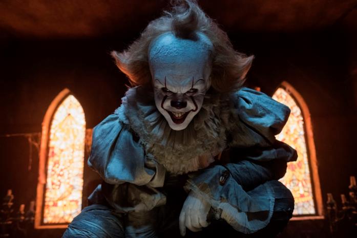 Bill Skarsgård è il pagliacco Pennywise nel nuovo IT