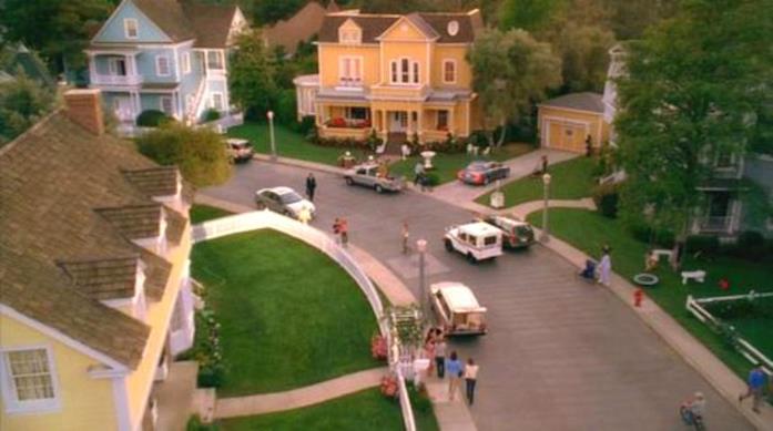 Wisteria Lane, quartiere di Fairview di Desperate Housewives Wisteria Lane vista dall'alto