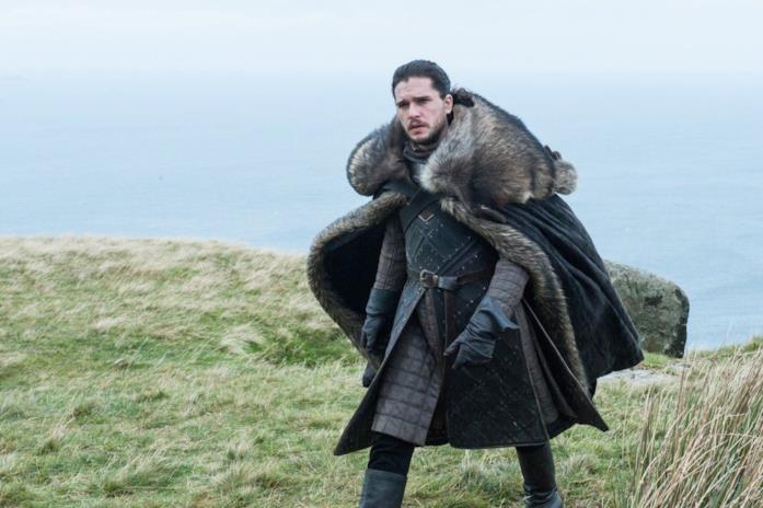 Jon Snow a Roccia del Drago con espressione turbata