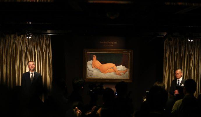 Nu couche (sur le coté gauche) di Amedeo Modigliani esposto nella sede di Sotheby’s di New York Soheby’s di New York: l'asta per la vendita del dipinto Nu couche (sur le coté gauche) di Modigliani