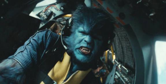 Bestia - Nicholas Hoult Il personaggio Bestia in una scena di X-Men - L'inizio