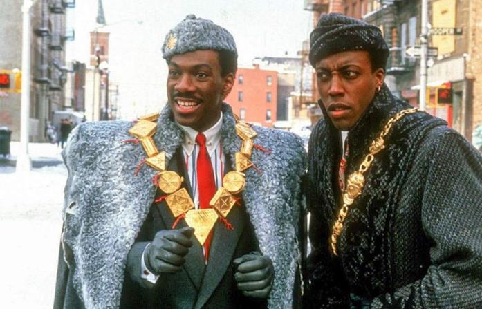 Eddie Murphy e Arsenio Hall in una immagine de Il Principe cerca Moglie del 1988