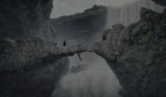 Cursed - la scena del ponte Il ponte di pietra che sovrasta la cascata