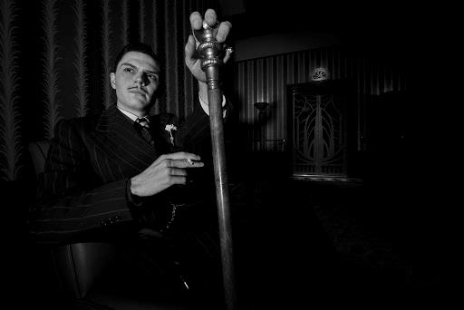 Evan Peters in una scena di American Horror Story: Hotel Evan Peters tra gli interpreti di American Horror Story: Hotel