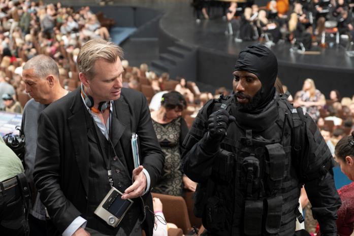 Christopher Nolan e John David Washington Christopher Nolan e John David Washington sul set di Kiev