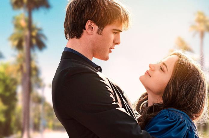 Joey King e Jacob Elordi abbracciati