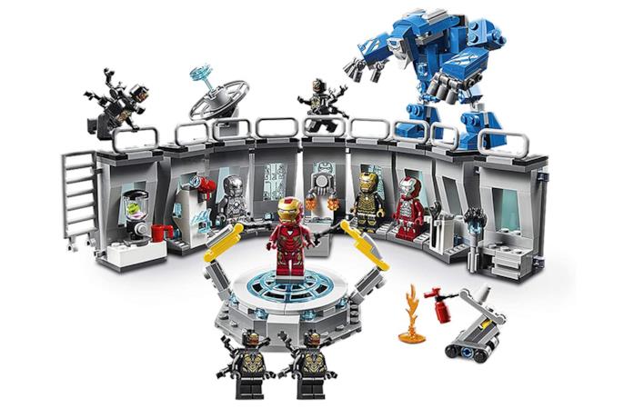 Un primo piano di Iron Man nel film originale del 2008.