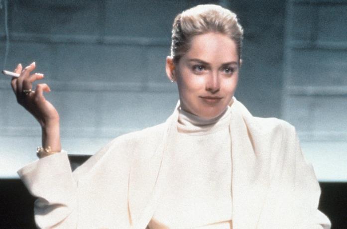 Sharon Stone nella scena dell'interrogatorio di Basic Instinct