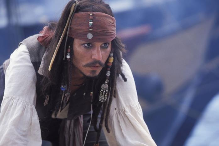 Johnny Depp veste gli abiti di Jack Sparrow