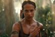 Alicia Vikander in una scena di Tomb Raider