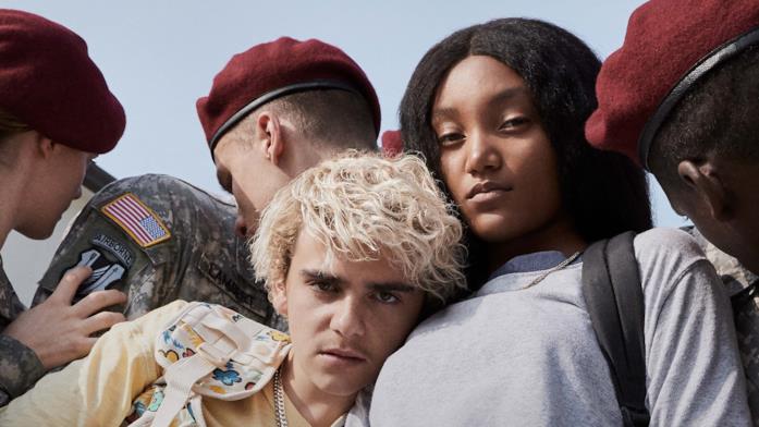 Una foto promozionale di We Are Who We Are We Are Who We Are