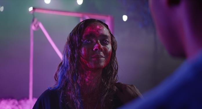 Color Out of Space, il trailer dell'horror con Nicolas Cage ispirato a Lovecraft Madeleine Arthur in una scena del film Color Out of Space