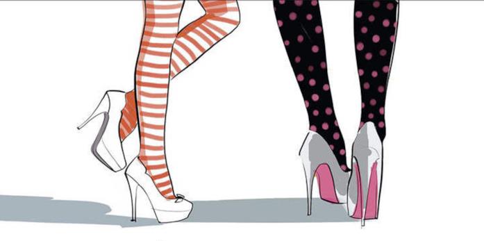 Le gambe di due donne in calze