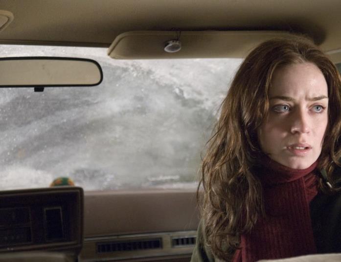 Emily Blunt è la protagonista di Wind Chill - Ghiaccio Rosso Sangue Emily Blunt in una scena del film Wind Chill - Ghiaccio rosso sangue