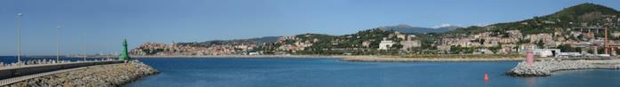 Oneria e il suo faro Panoramica del porto di Oneglia