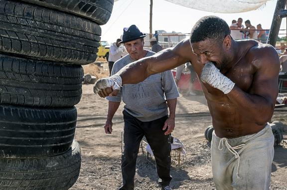Sylvester Stallone e Michael B. Jordan in una scena di Creed - Nato per combattere