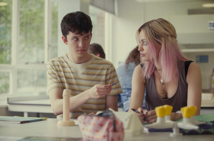 Asa Butterfield ed Emma Mackey sono Otis e Maeve in Sex Education