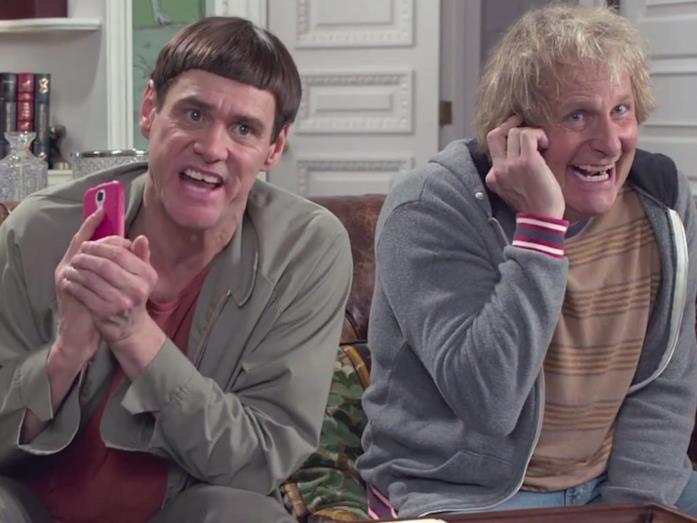 Jeff Daniels e Jim Carrey in Scemo & + scemo 2 Nel 2014 esce il sequel della commedia Scemo & più scemo